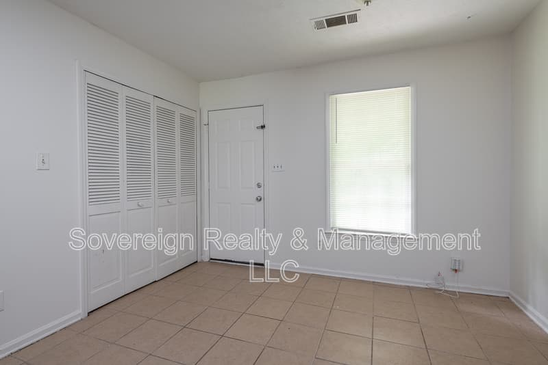 Jonesboro House: 8165 Magnolia Dr