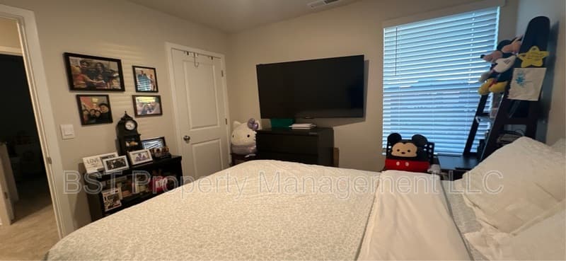 Salem House: 477 Himalaya Street Northeast