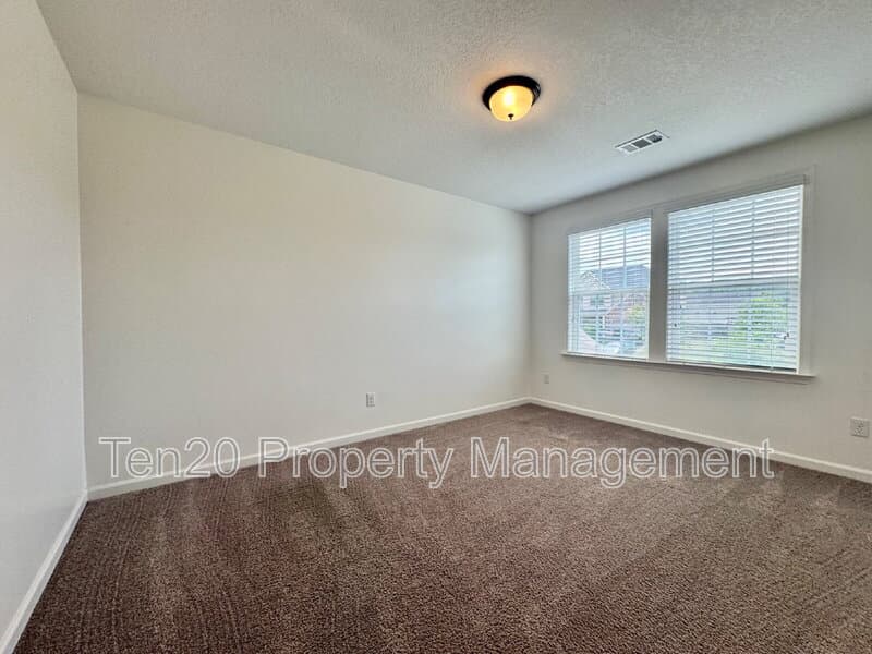 Columbus House: 5037 Lexington Lane