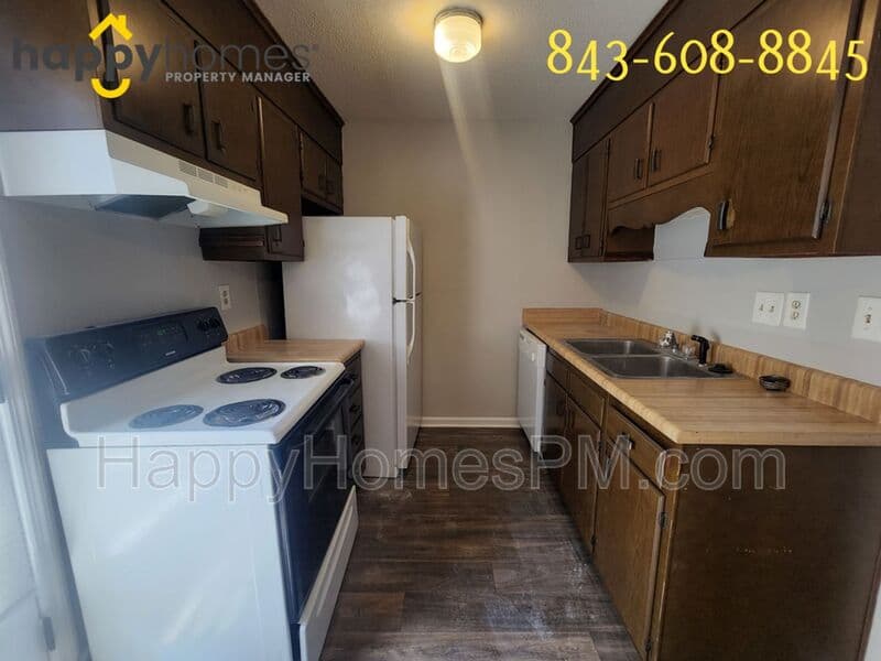 Charleston House: 921 Nabors Drive
