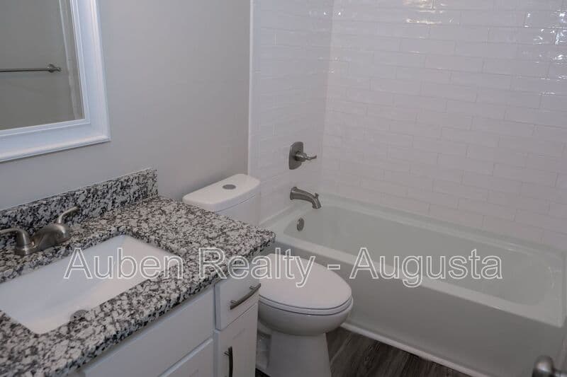 Augusta House: 1604 Johns Road