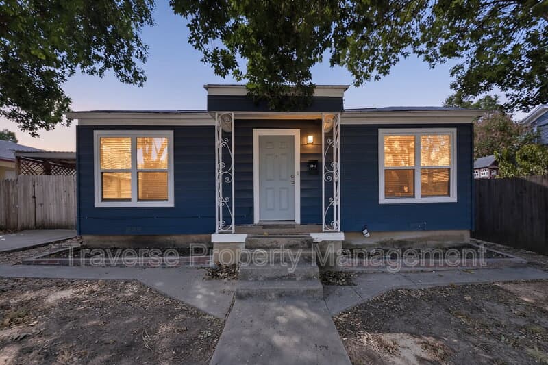 Fort Worth House: 2304 Ryan Ave