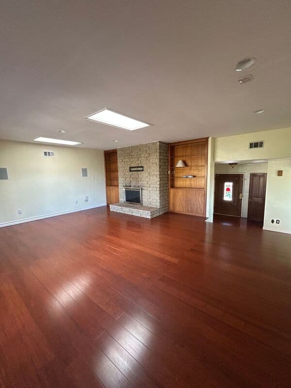 La Mesa House: 4040 Yale Ave