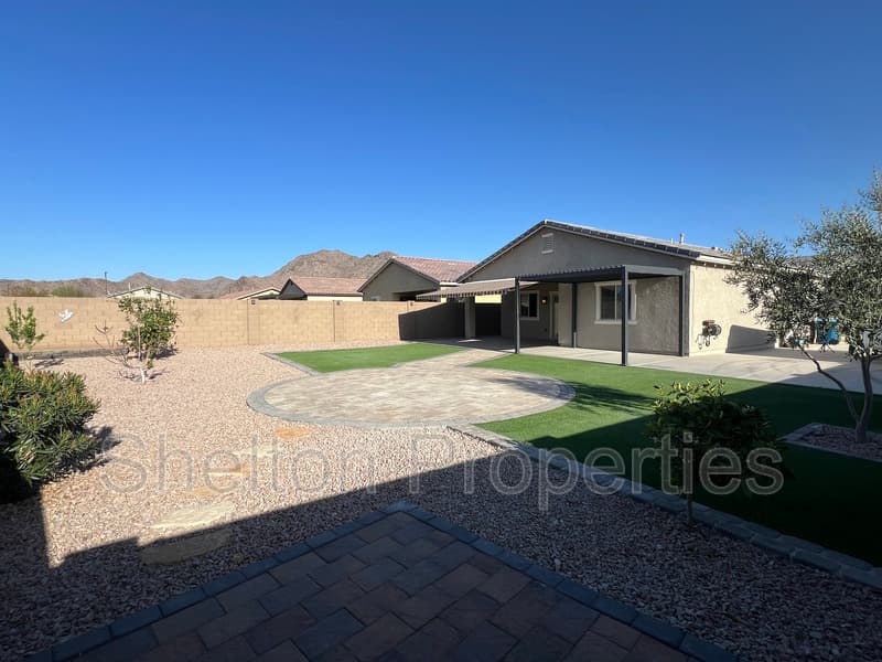 Buckeye House: 21225 W Palm Ln