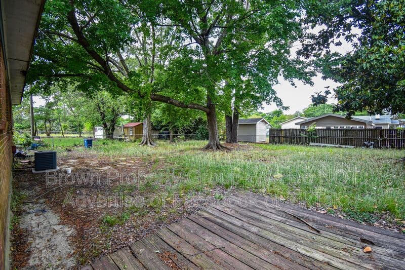 Fayetteville House: 817 Bronco Lane