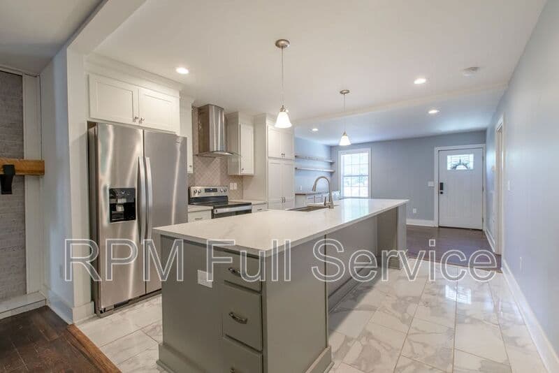 Nashville House: 1021 College Avenue