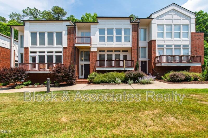 Raleigh House: 803 The Village Circle