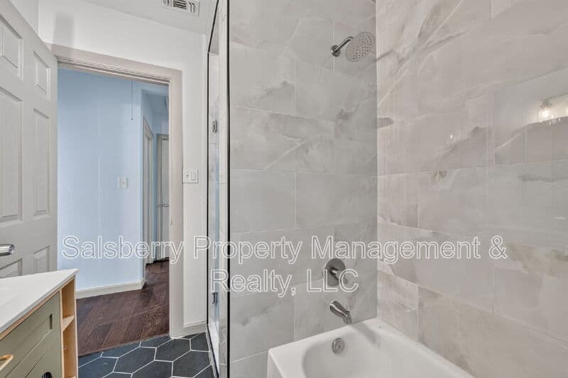 Fort Worth House: 3824 Collinwood Avenue