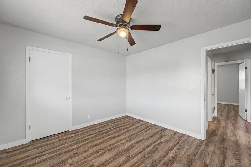 Rogers Condo: 1305 W New Hope Rd