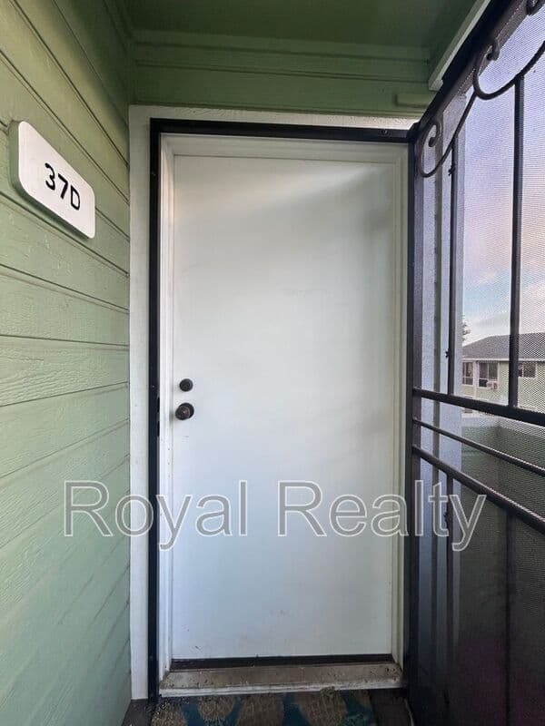 Mililani House: 94-436 Keaoopua Street 37D
