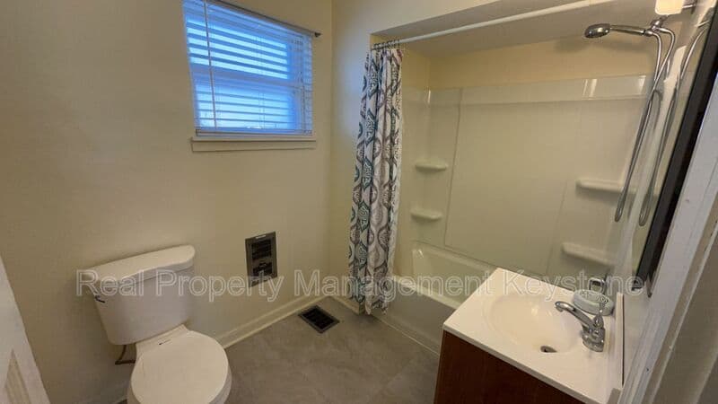 Pittsburgh House: 1122 Greenfield Avenue