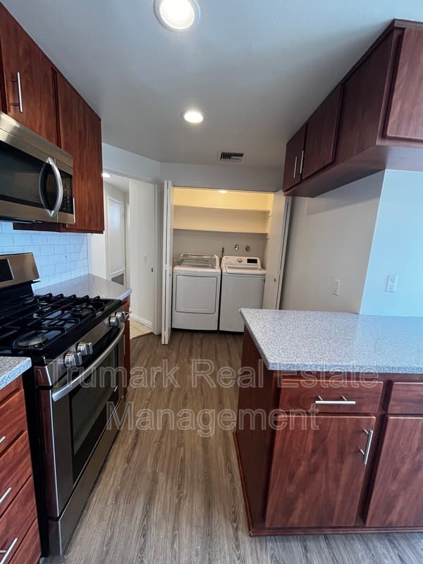 Glendale Condo: 412 N Kenwood St.