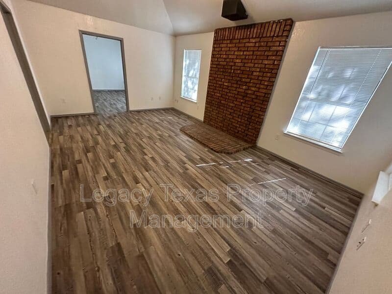 Mansfield House: 7185 Retta Mansfield Rd