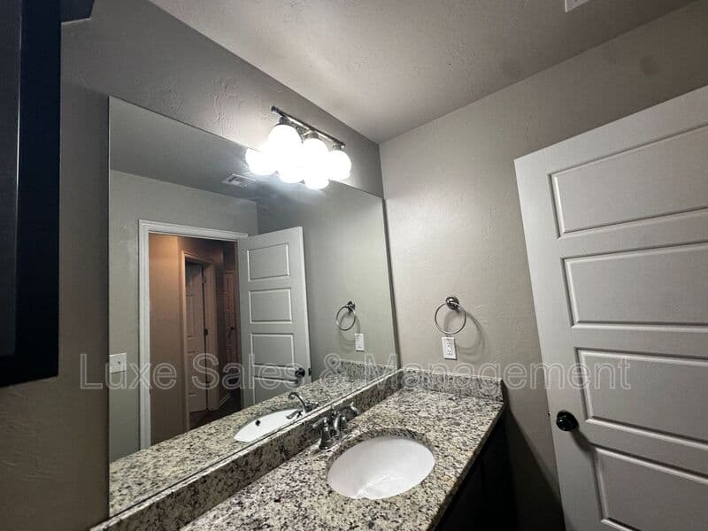 Moore House: 745 SW 14th St