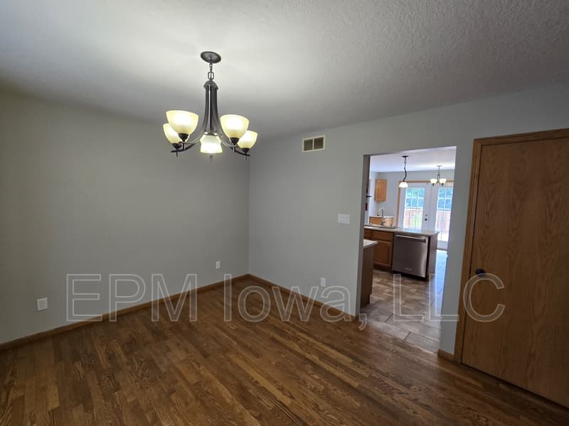 Cedar Falls House: 4710 Donald Drive