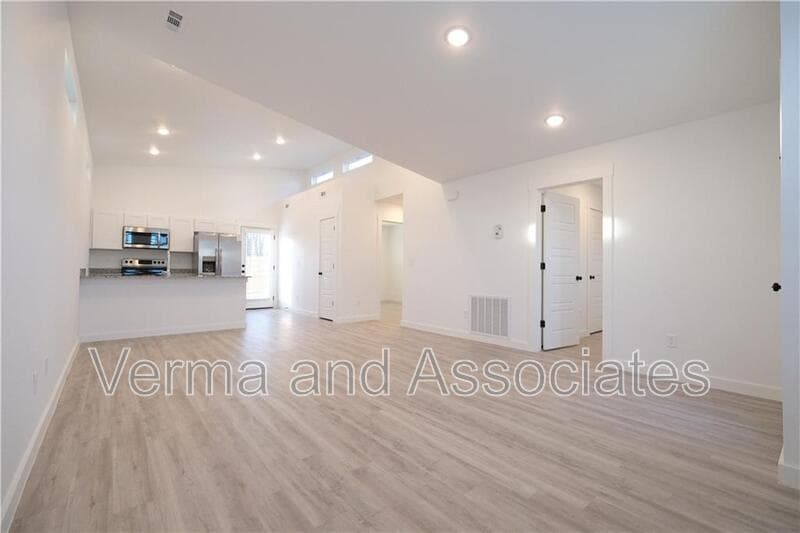 Bentonville House: 840 Illinois Ave