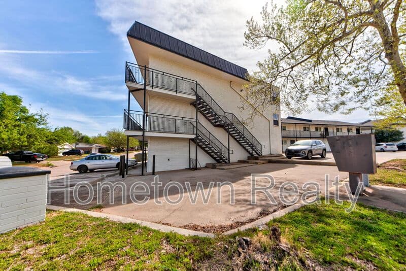Edmond Condo: 1012 Chartrand Ave