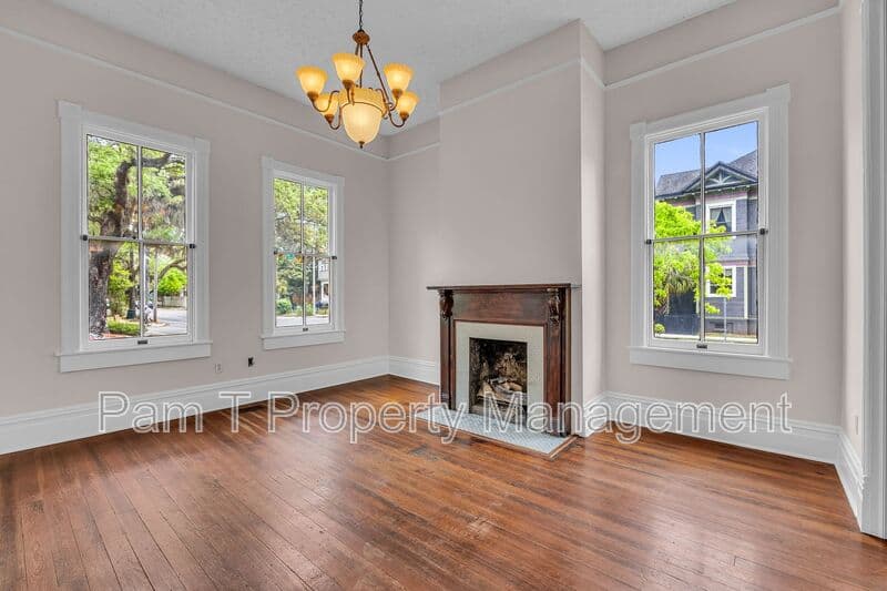 Savannah House: 201 W 37th St