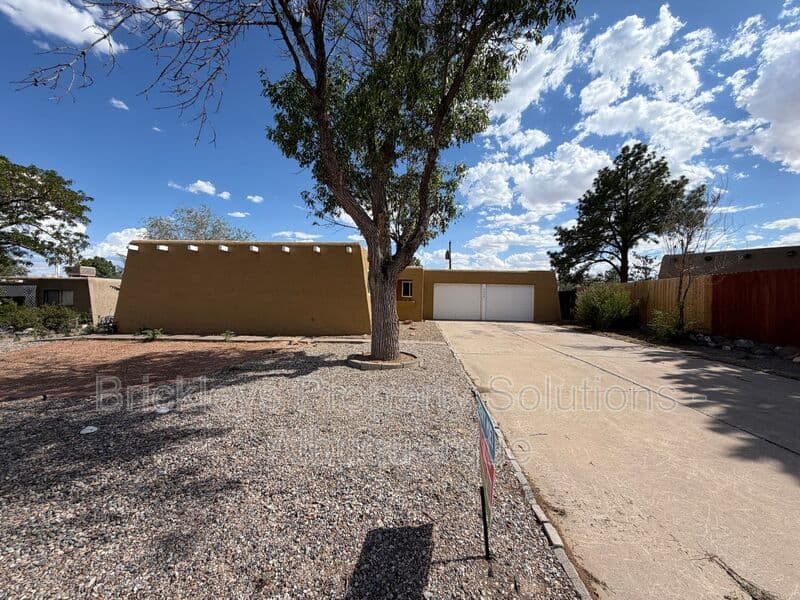 Albuquerque House: 5608 Drake Ave NW