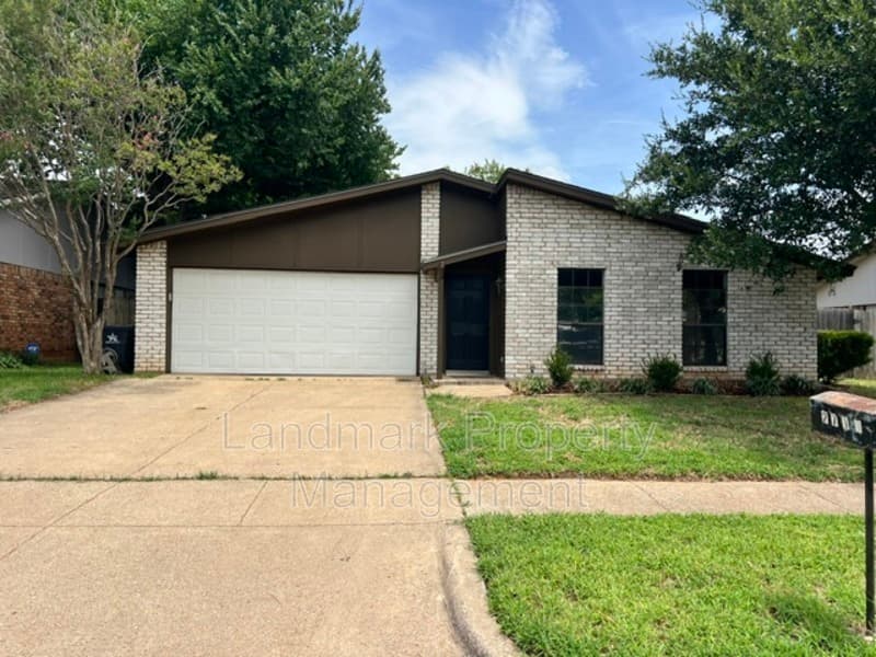 Arlington House: 2711 Treeview Drive