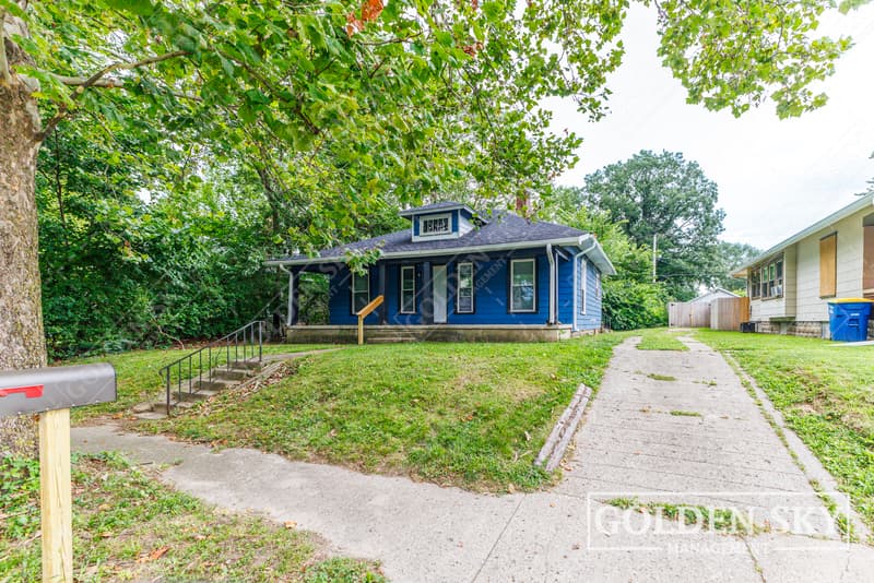 Muncie House: 1700 South Mulberry Street