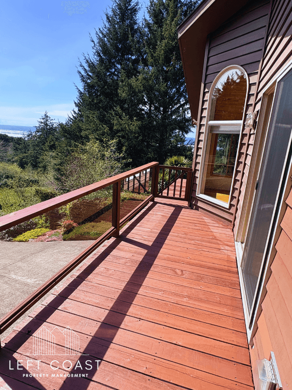Waldport House: 7205 Southwest Burl Drive