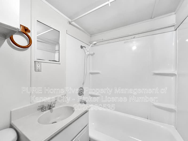 Higginsville House: 303 W 22nd St