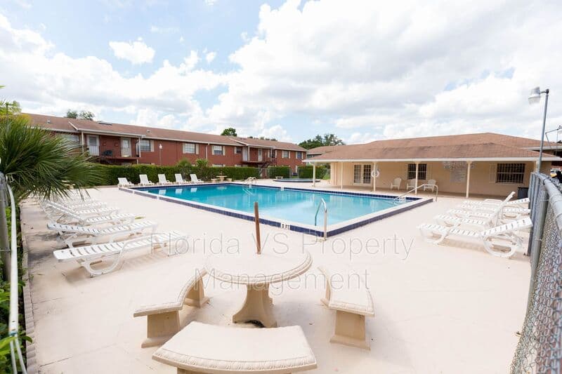 Orlando Condo: 1629 West Oak Ridge Rd