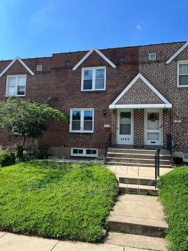 Crum Lynne Townhome: 1220 Lawrence Ave