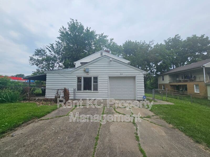 Kansas City House: 800 E 75th Terrace
