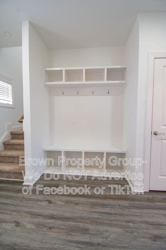 Raeford House: 157 Easy St