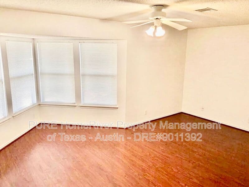 Cedar Park House: 1614 Paper Moon Dr
