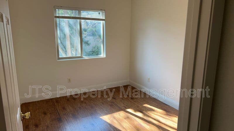 Carmichael Condo: 5120 Gibbons Dr