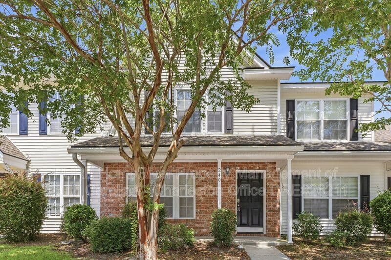 Goose Creek House: 240 Jackson St