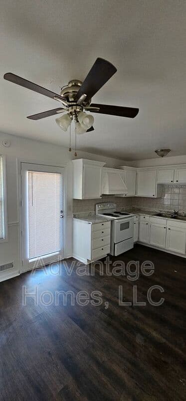 Kansas City House: 7504 E 112th St