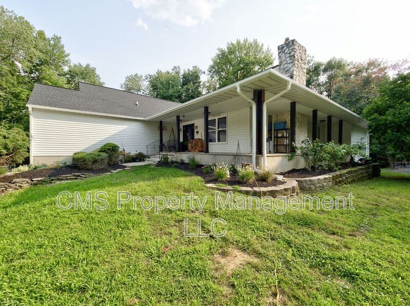 Morganville House: 17 Bauers Ln