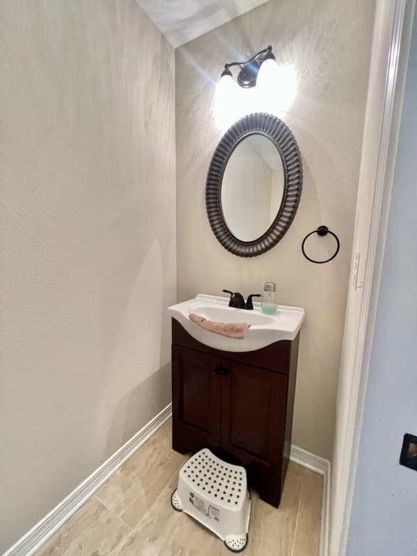 Crestview House: 104 Bolte Court