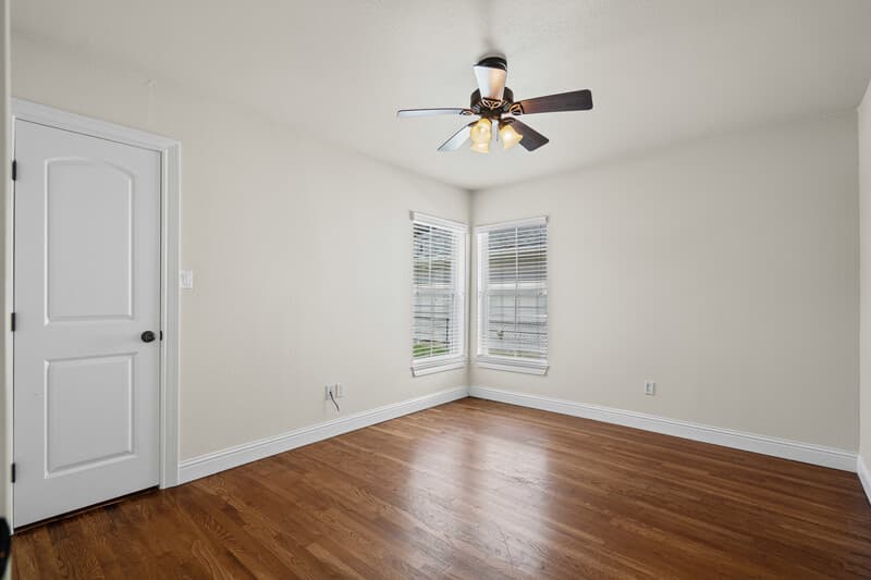 Fort Worth House: 2609 Benbrook Boulevard