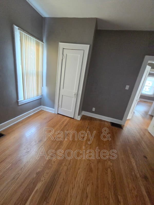 Louisville House: 3220 Grant Ave