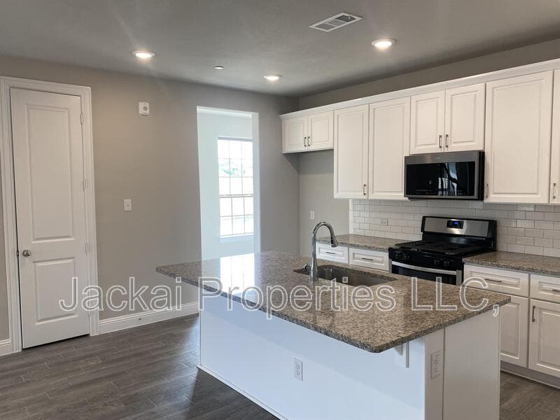 Euless Townhome: 801 Ponds Edge Lane