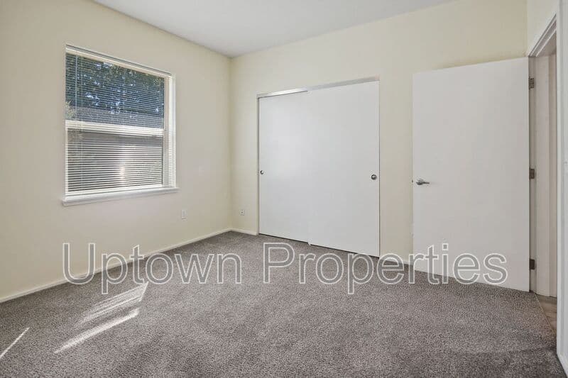 Fairview House: 2655 NE 205th Ave