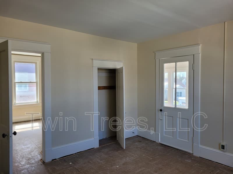 Harrisonburg House: 1073 Chicago Avenue