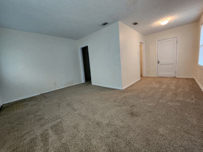 Pensacola House: 109 NW Gilliland Rd