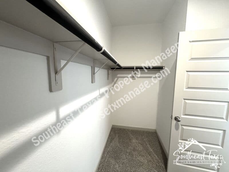 Anahuac House: 111 Lakeway Circle