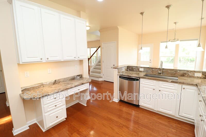 Raleigh House: 12554 Honeychurch St