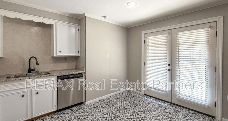 Sumrall House: 1007 Highway 42