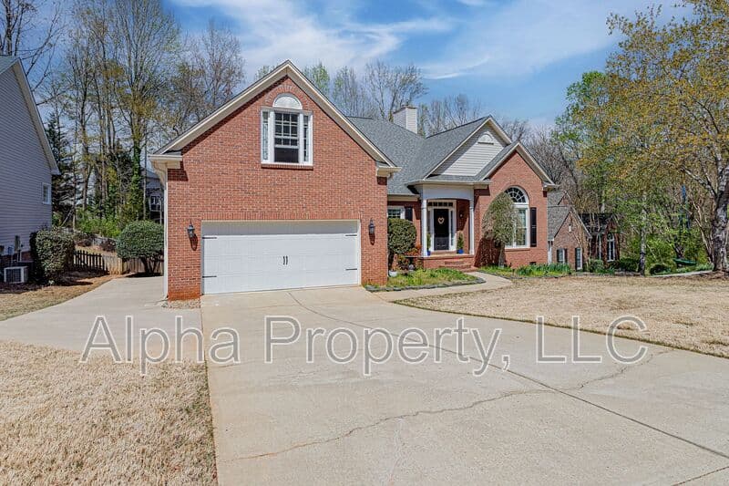 Greer House: 209 Birchleaf Ln