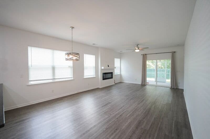 Richmond Hill House: 24 Crown Ct