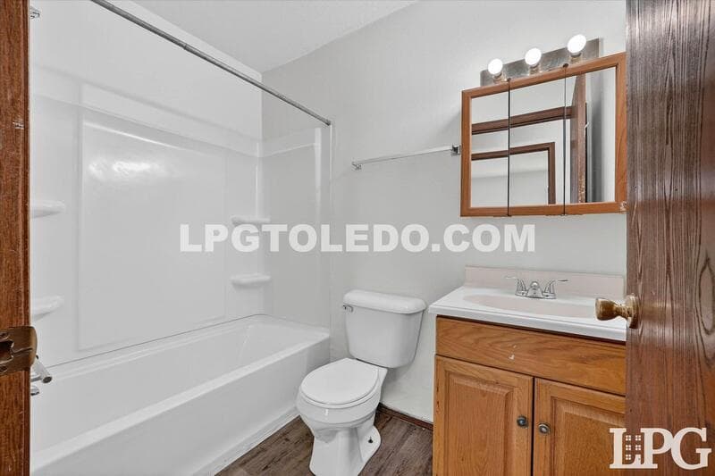 Toledo Condo: 1220 Bedford Woods Dr.-16