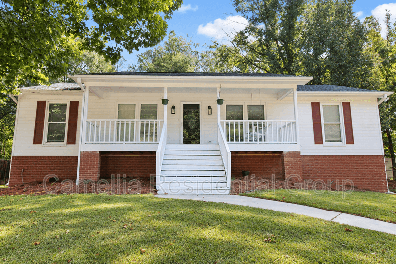 Calera House: 120 Southern Hills Circle